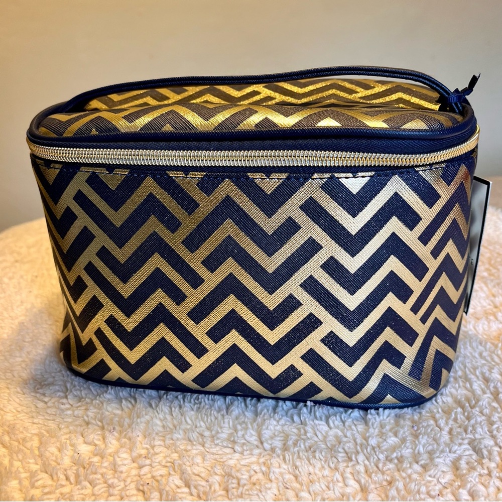 NWT Dabney Lee Designer Makeup or Travel Bag in Gold and Black. Chic design